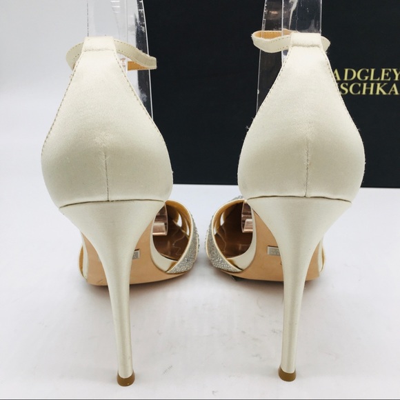 Badgley Mischka Ivory Satin Bridal Heels - Picture 9 of 16
